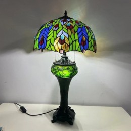 Tiffany-tyylinen...
