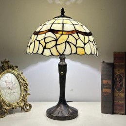 Tiffany-tyylinen...
