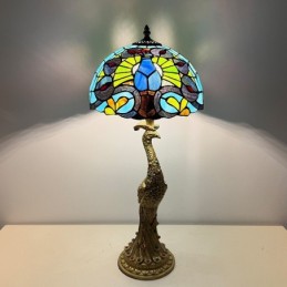 Tiffany-tyylinen...