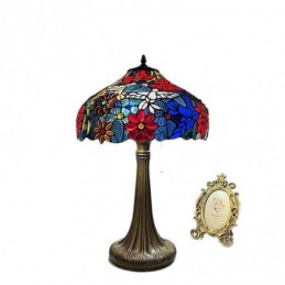 Tiffany-tyylinen...