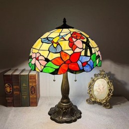 Tiffany-tyylinen...