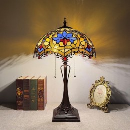 Tiffany-tyylinen...