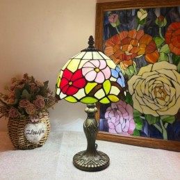 Tiffany-tyylinen...