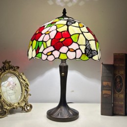 Tiffany-tyylinen...