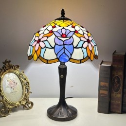 Tiffany-tyylinen...