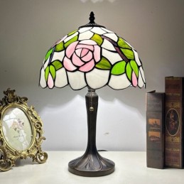 Tiffany-tyylinen...