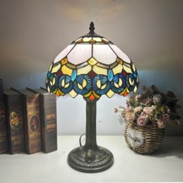 Tiffany-tyylinen...