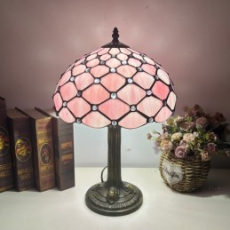 Tiffany-tyylinen...