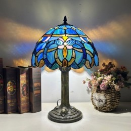 Tiffany-tyylinen...