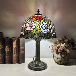 Tiffany-tyylinen...