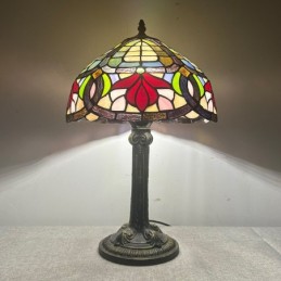 Tiffany-tyylinen...