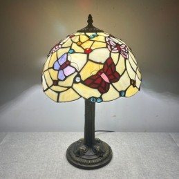 Tiffany-tyylinen...