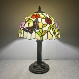 Tiffany-tyylinen...