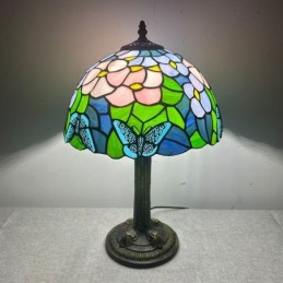 Tiffany-tyylinen...