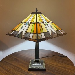 Tiffany-tyylinen...