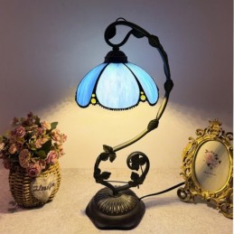 Tiffany-tyylinen...