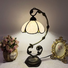 Tiffany-tyylinen...