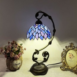 Tiffany-tyylinen...
