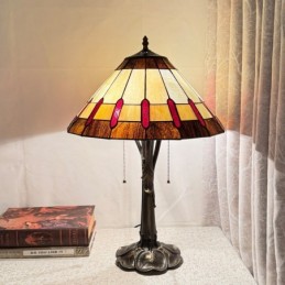 Tiffany-tyylinen...