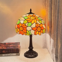 Tiffany-tyylinen...