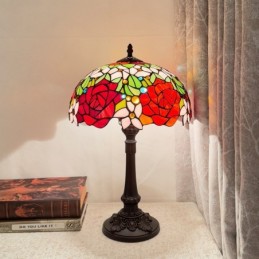 Tiffany-tyylinen...