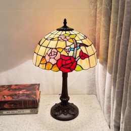 Tiffany-tyylinen...