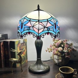 Tiffany-tyylinen...