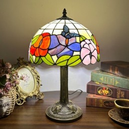 Tiffany-tyylinen...