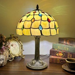 Tiffany-tyylinen...