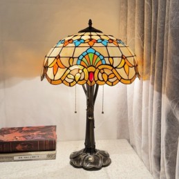 Tiffany-tyylinen...