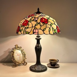 Tiffany-tyylinen...