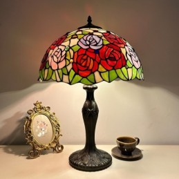 Tiffany-tyylinen...