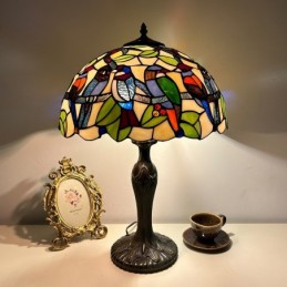 Tiffany-tyylinen...