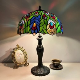 Tiffany-tyylinen...