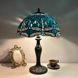 Tiffany-tyylinen...
