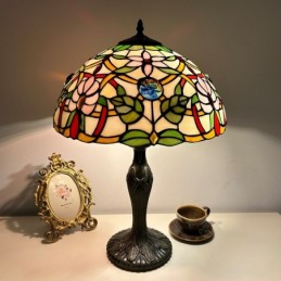 Tiffany-tyylinen...