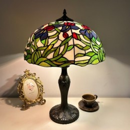 Tiffany-tyylinen...