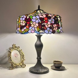 Tiffany-tyylinen...