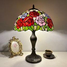 Tiffany-tyylinen...
