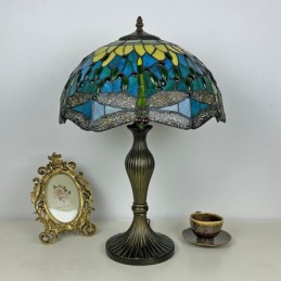 Tiffany-tyylinen...