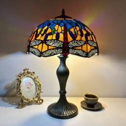 Tiffany-tyylinen...
