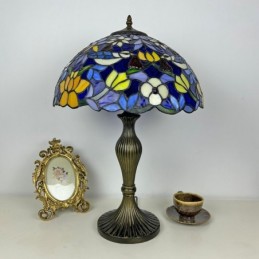 Tiffany-tyylinen...
