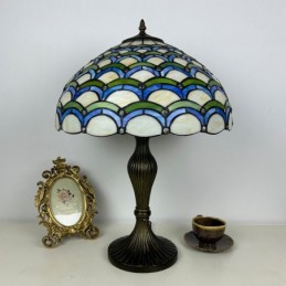 Tiffany-tyylinen...