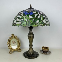 Tiffany-tyylinen...