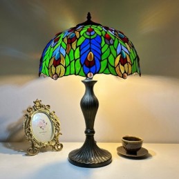 Tiffany-tyylinen...