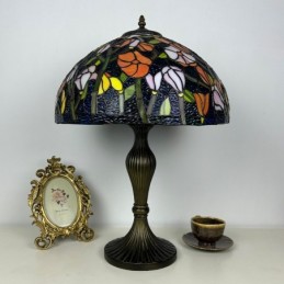 Tiffany-tyylinen...