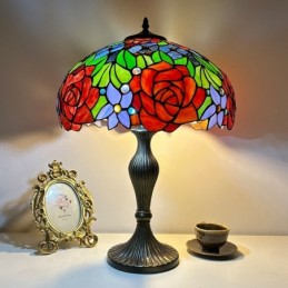 Tiffany-tyylinen...