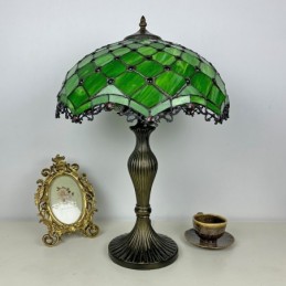 Tiffany-tyylinen...