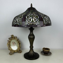Tiffany-tyylinen...