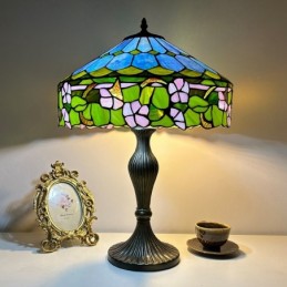 Tiffany-tyylinen...